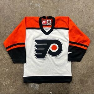 Vintage 90’s Nike Philadelphia Flyers Home Hockey Jersey (Boys L)